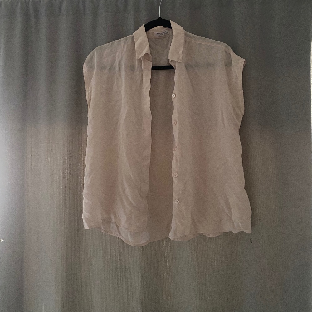 Short sleeve light button down